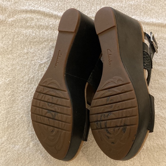 Clarks, black leather sandals, size 7 1/2 - Picture 3 of 4